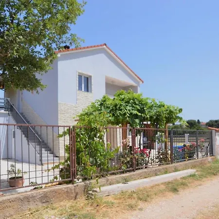 Apartament Armin *